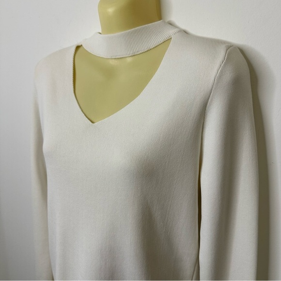 Gianni Bini White Ribbed V-Neck Sweater size L - Picture 5 of 7